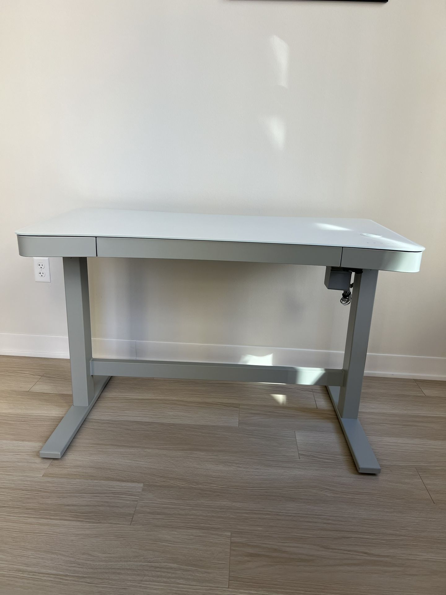 Tresanti Geller Adjustable Height 47” Desk (White)