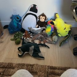 Bunch Of Stuffed Animals 15 To 20$ 