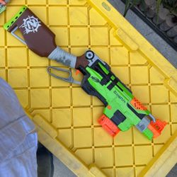 Nerf Zombie Strike Slingfire Blaster with Magazine Clip