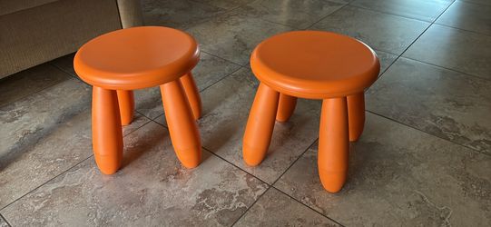 Kids Studs Orange