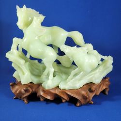 GORGEOUS VINTAGE ALL HAND CRAFTED IN JADE 3 RUNNING HORSES 8 INCHES TALL 10 INCHES LONG  SEE ALL PICTURES FOR SIZE AND WEIGHT 