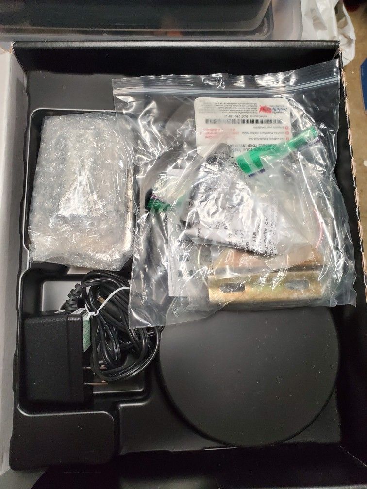 WeBoost Connect 4G LTE Cell Phone Booster 470103 and Antenna Mount