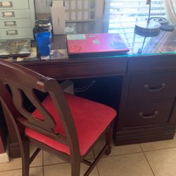 Desk With Chair 
