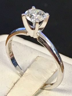 White gold diamond solitaire