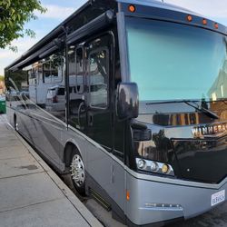 Winnebago Forza 38R Bunkhouse