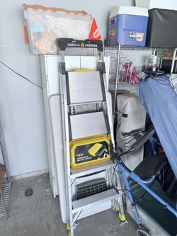 Gorilla Ladders Aluminum Step Ladder