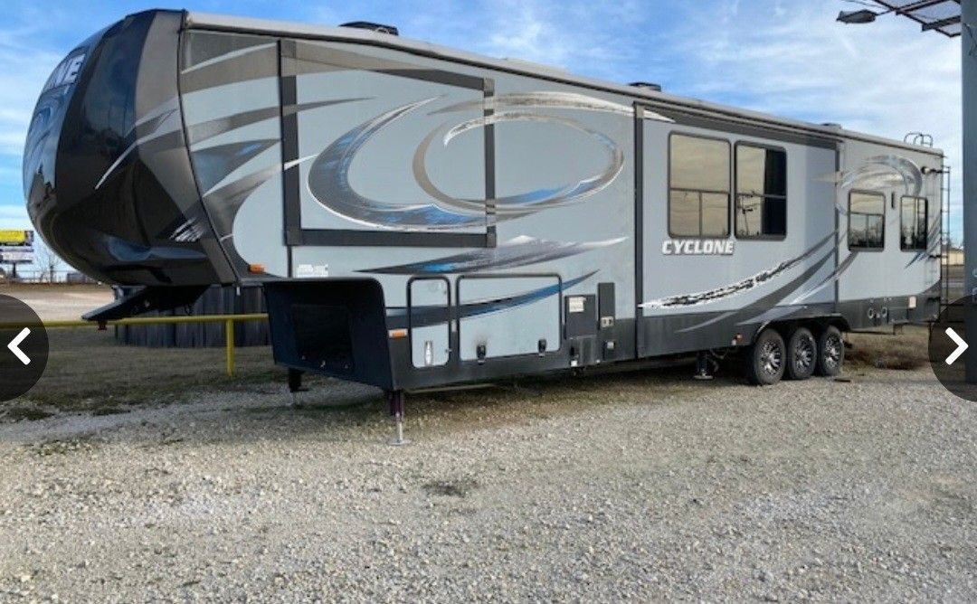2014 Toy Hauler Heartland Cyclone 4100 King For Sale