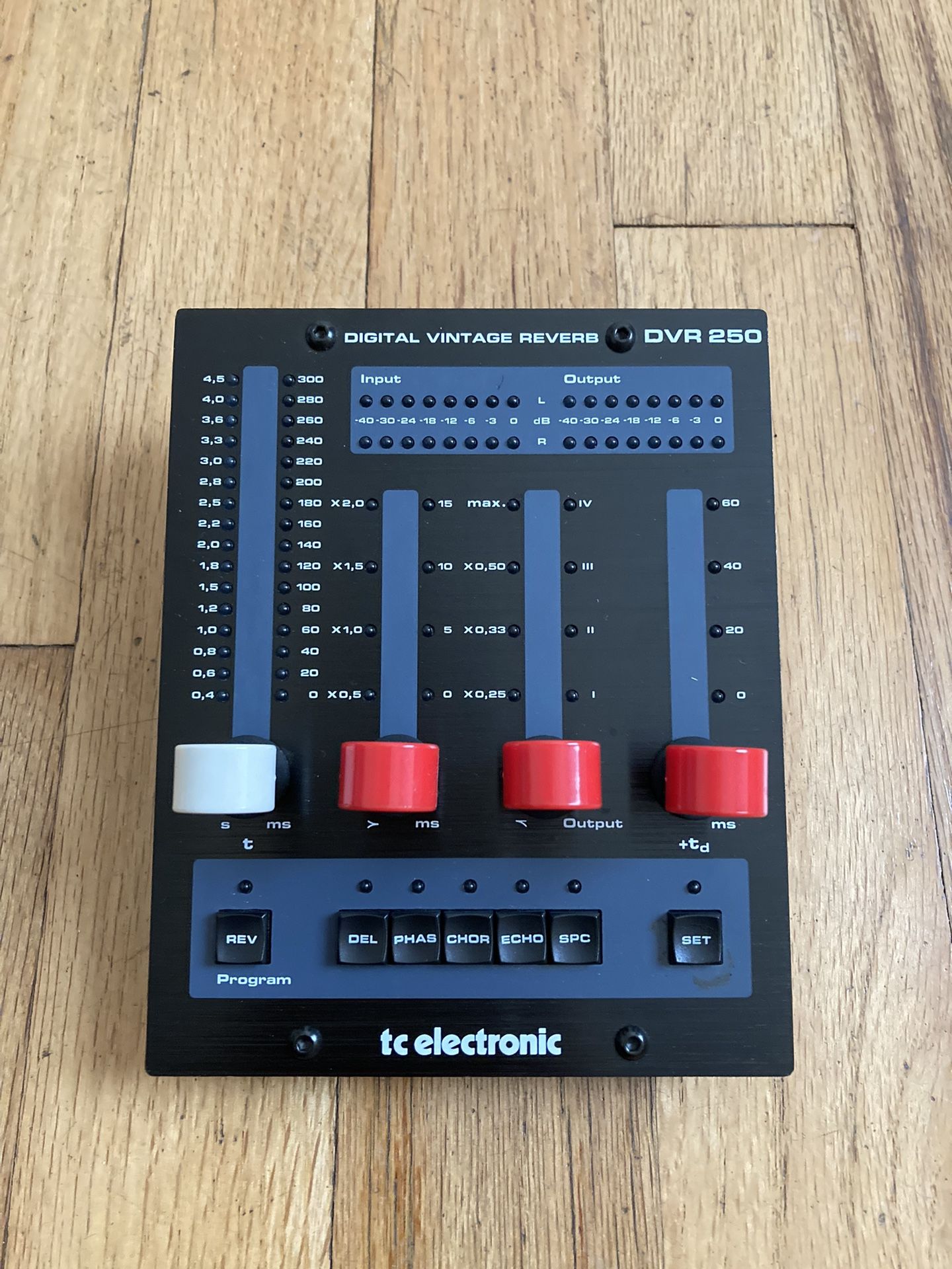 TC Electronic DVR25-DT Digital Vintage Reverb with Hardware Interface