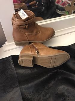 Brand New Old Navy Boots for little girls size 13 !!!!!