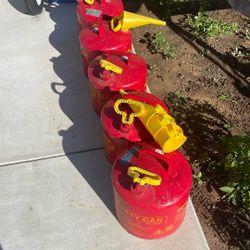 5 Nice Metal Gas Cans