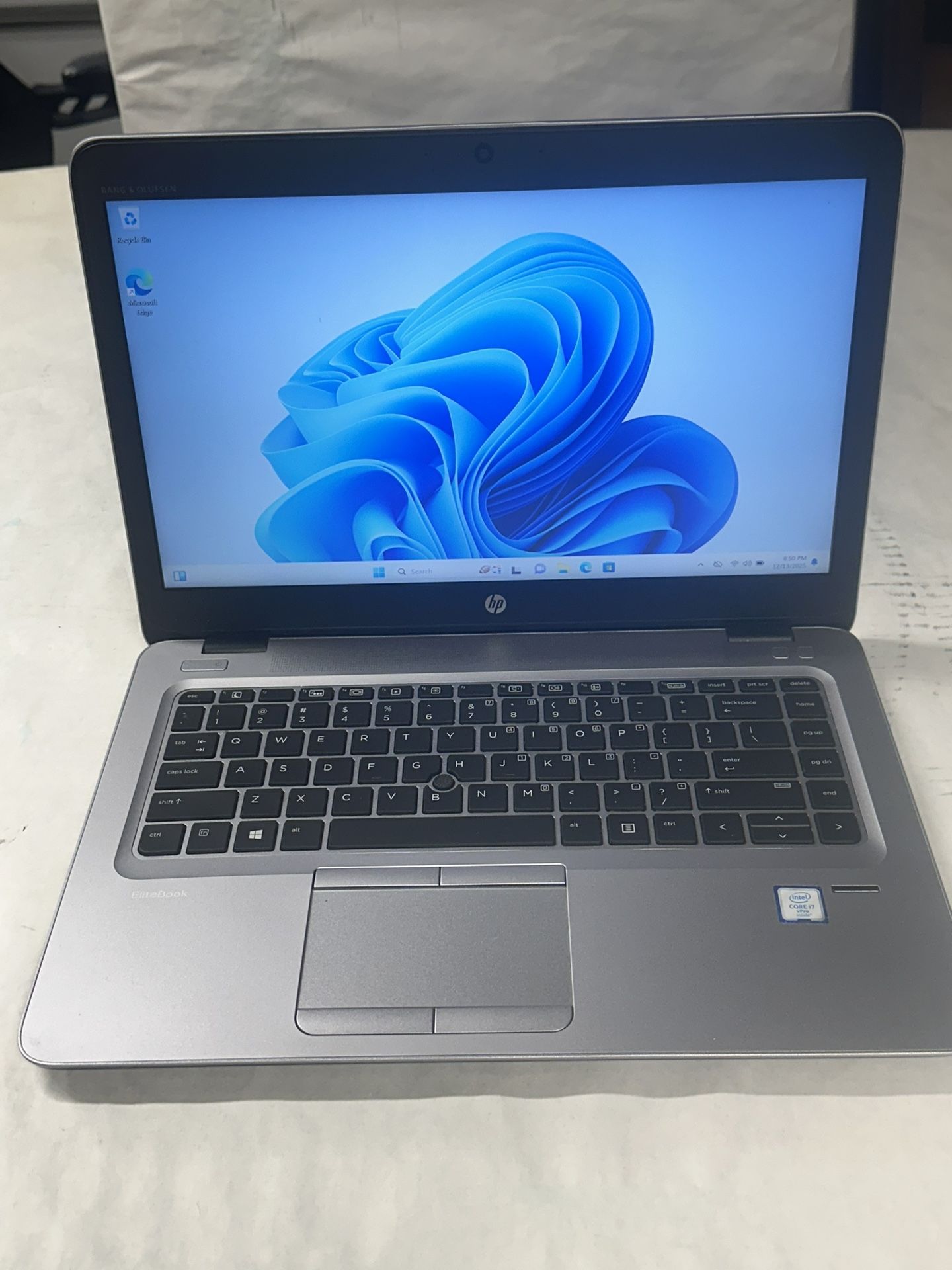 Laptop HP Elite Book 840 g3 i7 Good Condition price is firm Read description