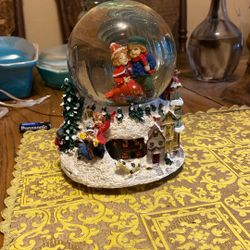 Musical Christmas Waterball Ice Skating