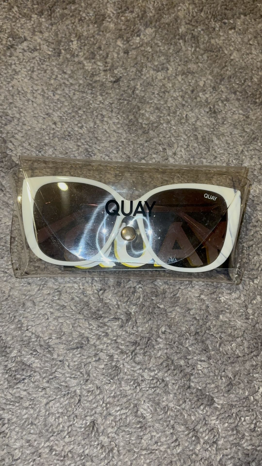 Cream QUAY Sunglasses