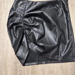 SHEIN Black Faux Leather Ruched Mini Skirt – Size Small