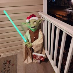 Yoda Star Wars Animatronic - Holiday Decoration 