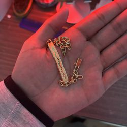 18K Gold Bracelet Looking For Cash Out