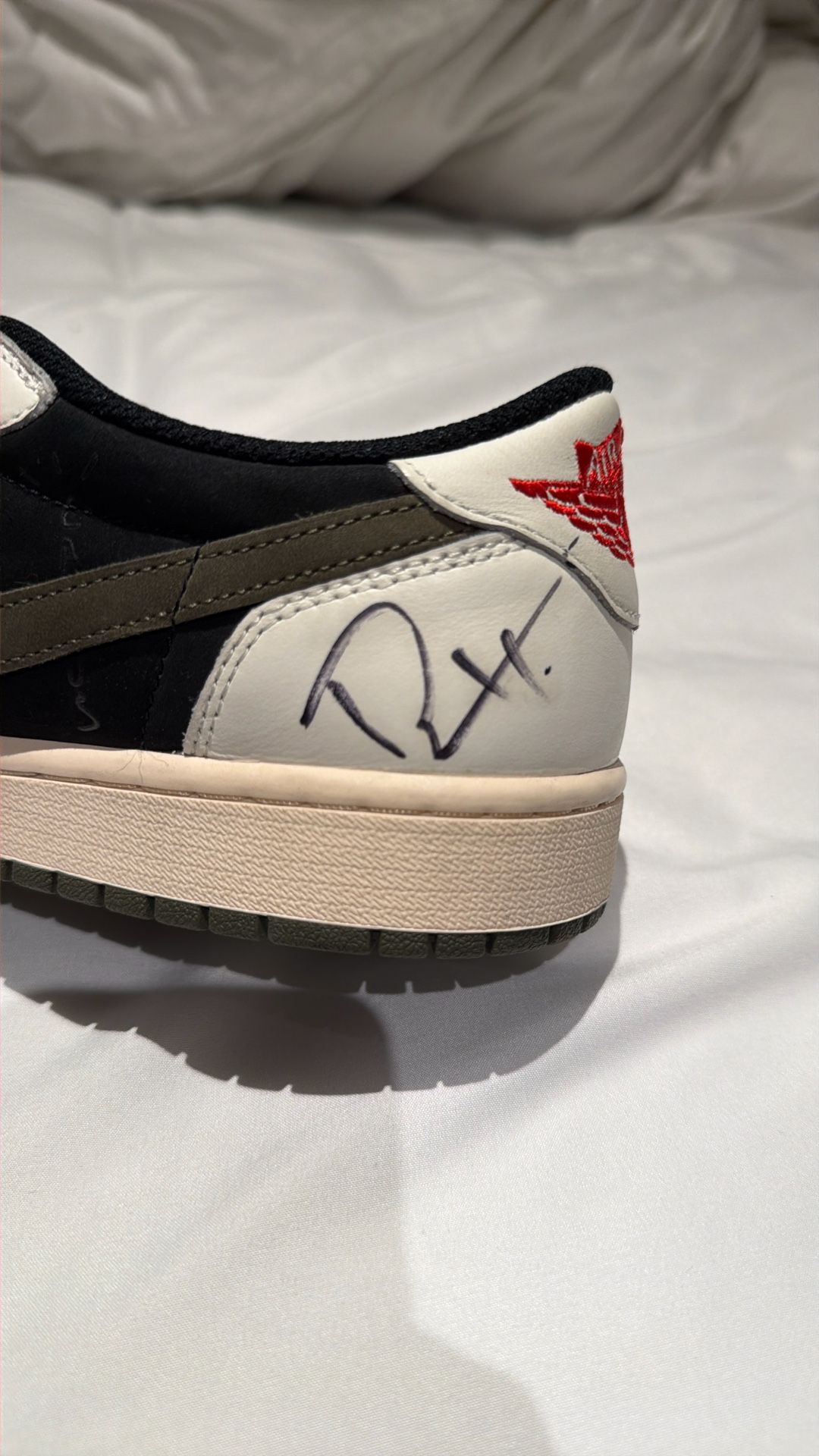 Jordan 1 Retro Low Travis Scott Olives SIGNED BY TRAVIS SCOTT  main image 4