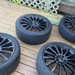 Mercedez AMG RIMS 19 inches 235-40 .255-40