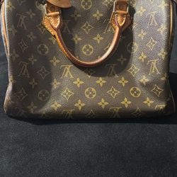 The Speedy Bandoulière 30 in signature Monogram canva