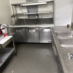 True Salad/sandwich Prep Refrigeration Station With Heat Lamp