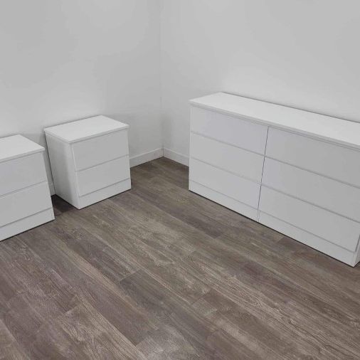 Dresser And 2 Nightstands  / Cómoda Y 2 Mesitas De Noche