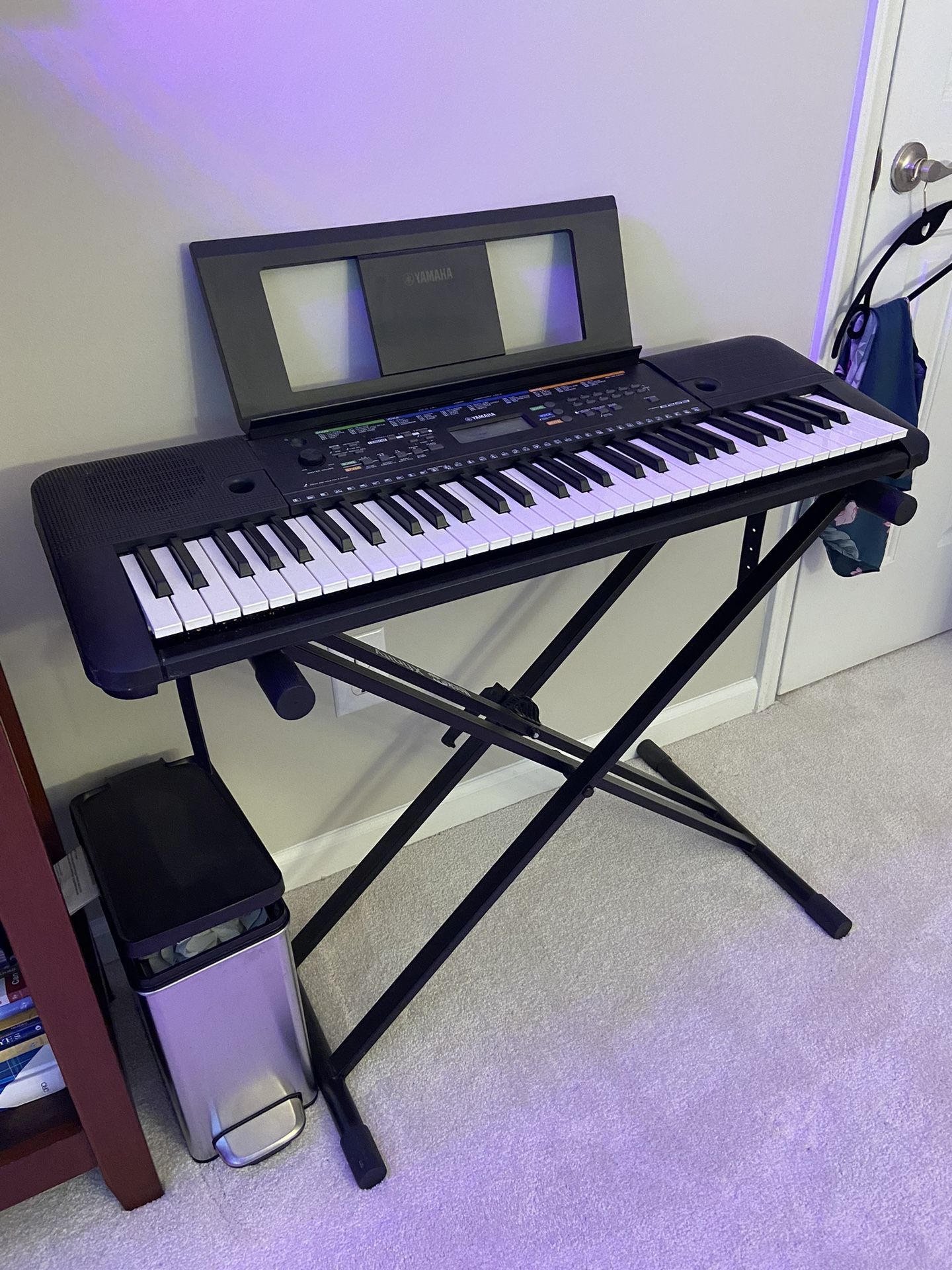 Yamaha keyboard and RockJam Xfinity Keyboard Stand