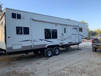 2004 Thor Wonder 35 Foot 5th Wheel