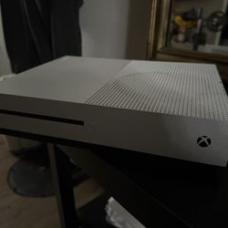 Xbox With 3 Controllers 