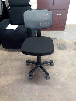 New assembled office chair see pictures for dimensions