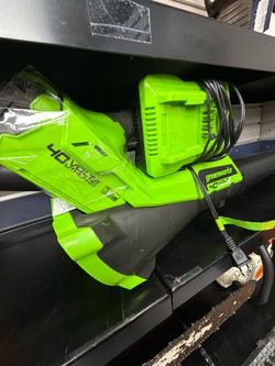 Greenworks 40V Lithium Max Handheld Blower with One 40V 2.9AH Battery and Charger