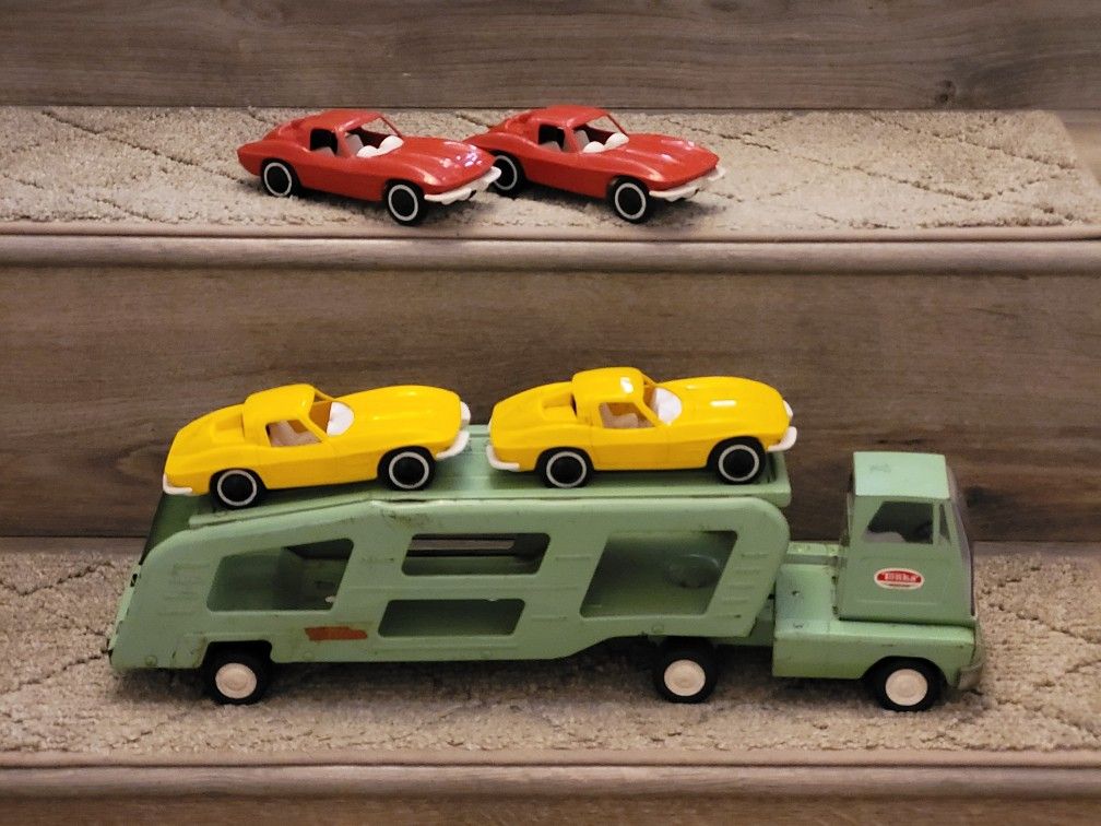 VINTAGE TONKA HAULER WITH CARS
