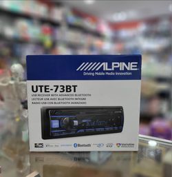 Alpine UTE-73BT Car Stereo Single DIN Digital Media USB AUX Radio Receiver New