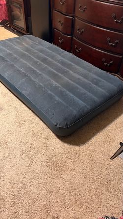 Twin Air Mattress. Very good condition. Without air pump.  No holds, rips or leaks.  Price: $15