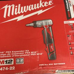 Milwaukee M12 12-Volt Lithium-Ion Cordless PEX Expansion Tool Kit with (2) 1.5 Ah Batteries, (3) Expansion Heads and Hard Case