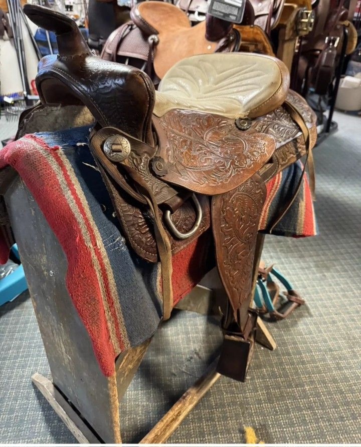 WESTERN SADDLE 15"