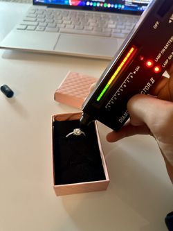 VVS1 Moissanite Engagement Ring 