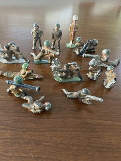 Antique American WW II Metal Toy Soldiers 