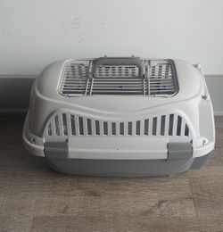 pet carrier

