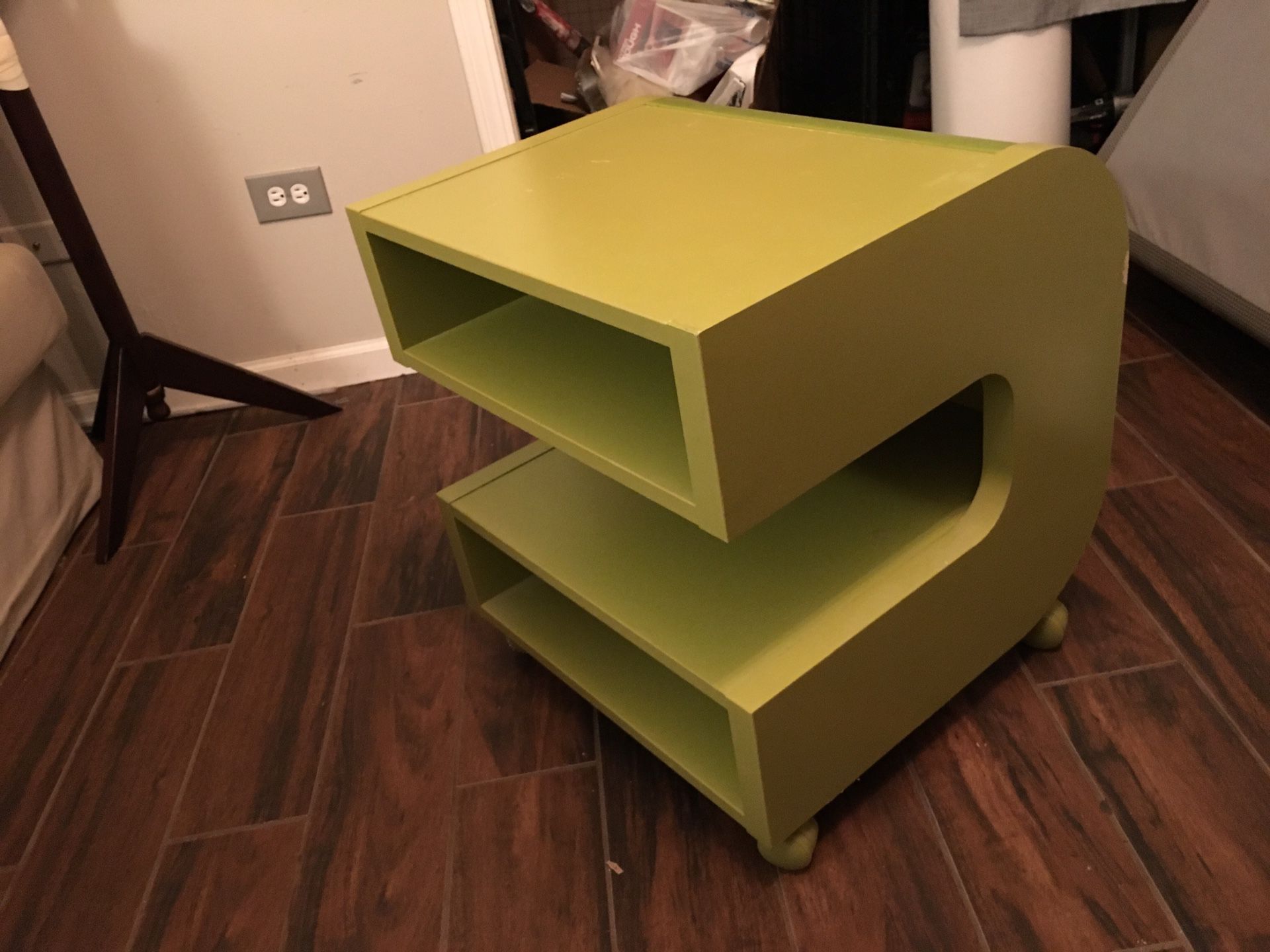 Small shelf / TV stand