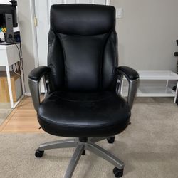 Like NEW Lazy Boy Executive Chair