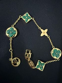 L V inspo Green Monogram Charm Bracelet - Gold Tone