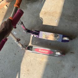 2 Scooters Razor
