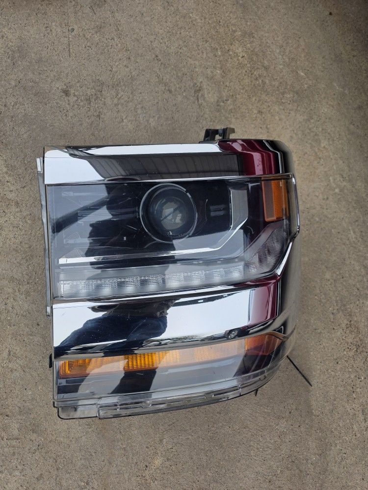 16-18 Chevy Silverado Headlight Oem