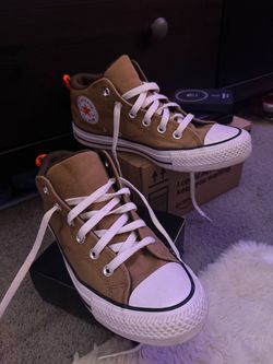 Converse Chuck Taylor All Star Mid Sneakers boys size 6