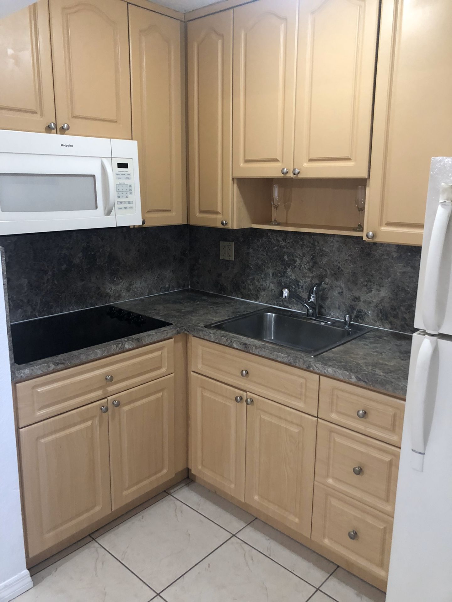 EFFICIENCY / STUDIO / APARTAMENTO en Kendall for Sale in Miami, FL