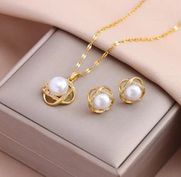 Beautiful Pearl Set