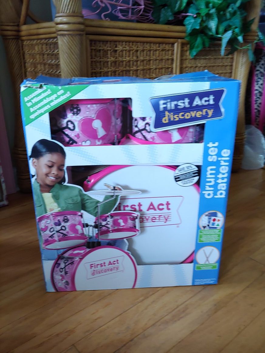 NEW! First Act Discovery Drum Set - GREAT for LEARNING! Pink Drums