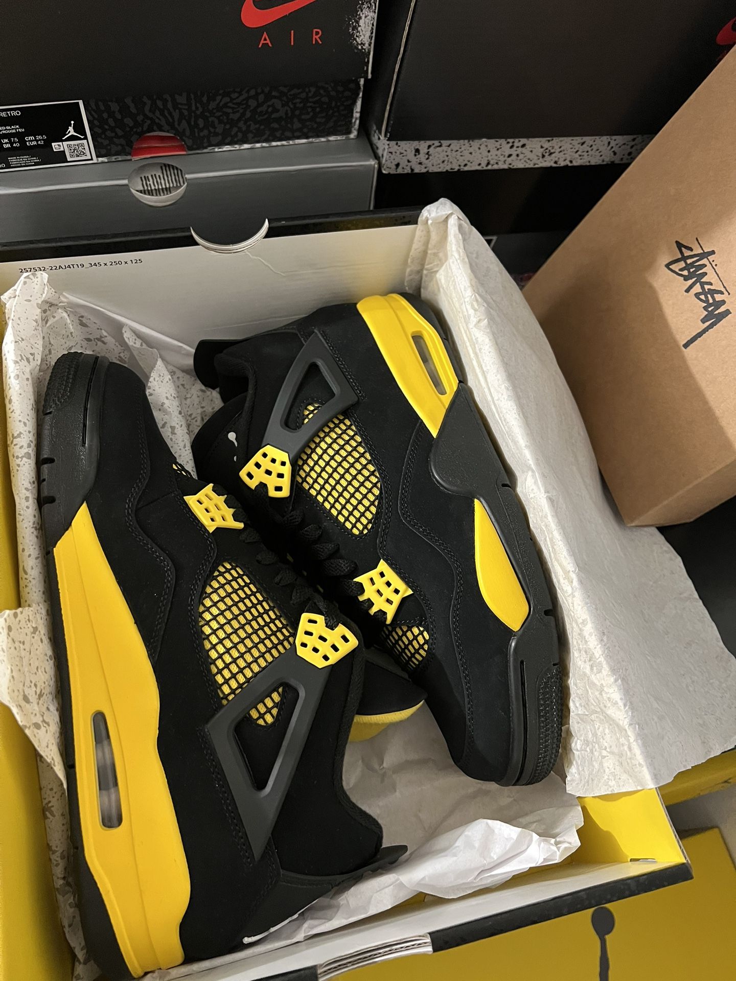 Jordan 4 Thunder