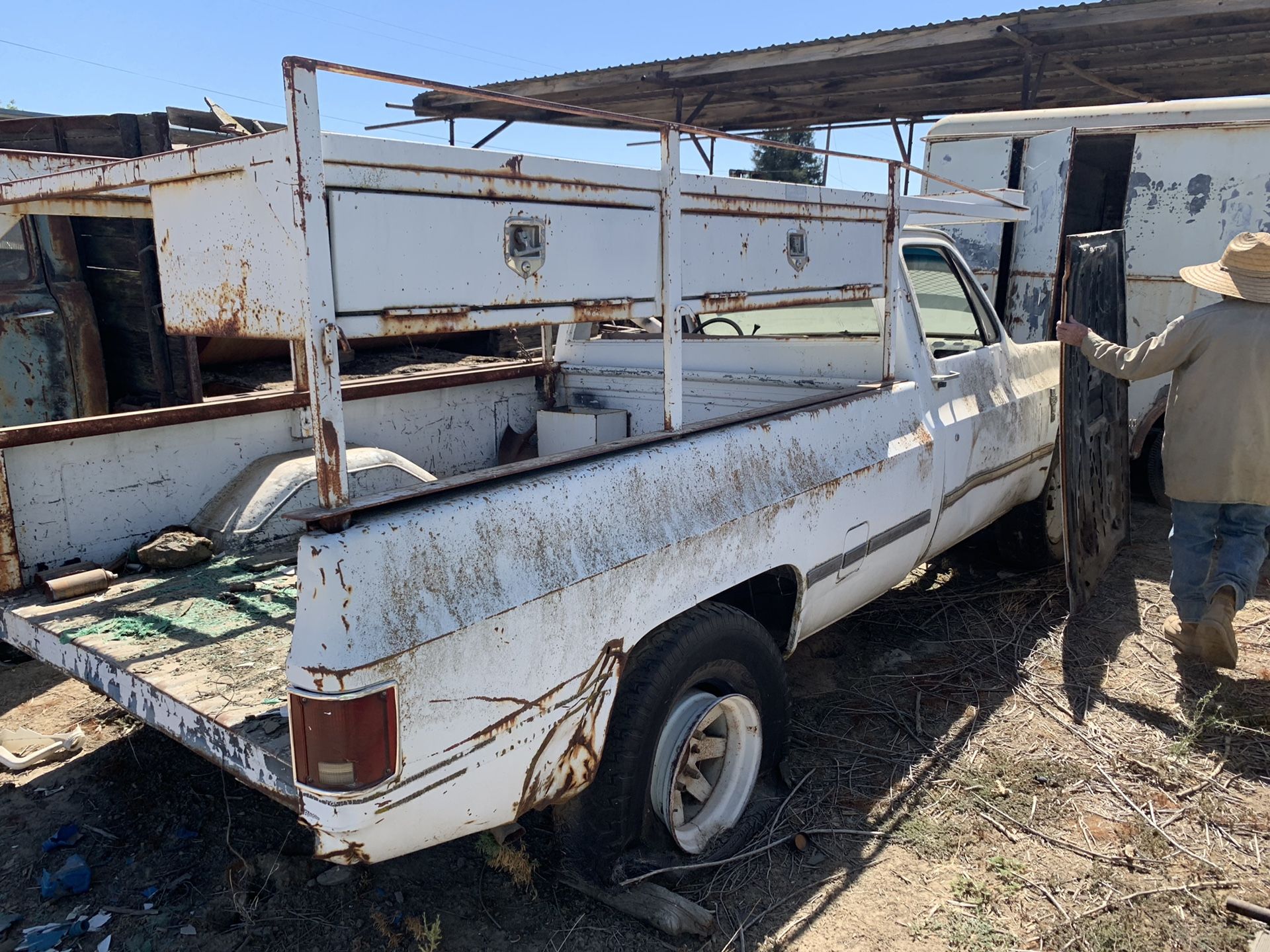 1984 Chevy truck for parts and rack no paperwork