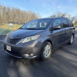 2012 Toyota Sienna